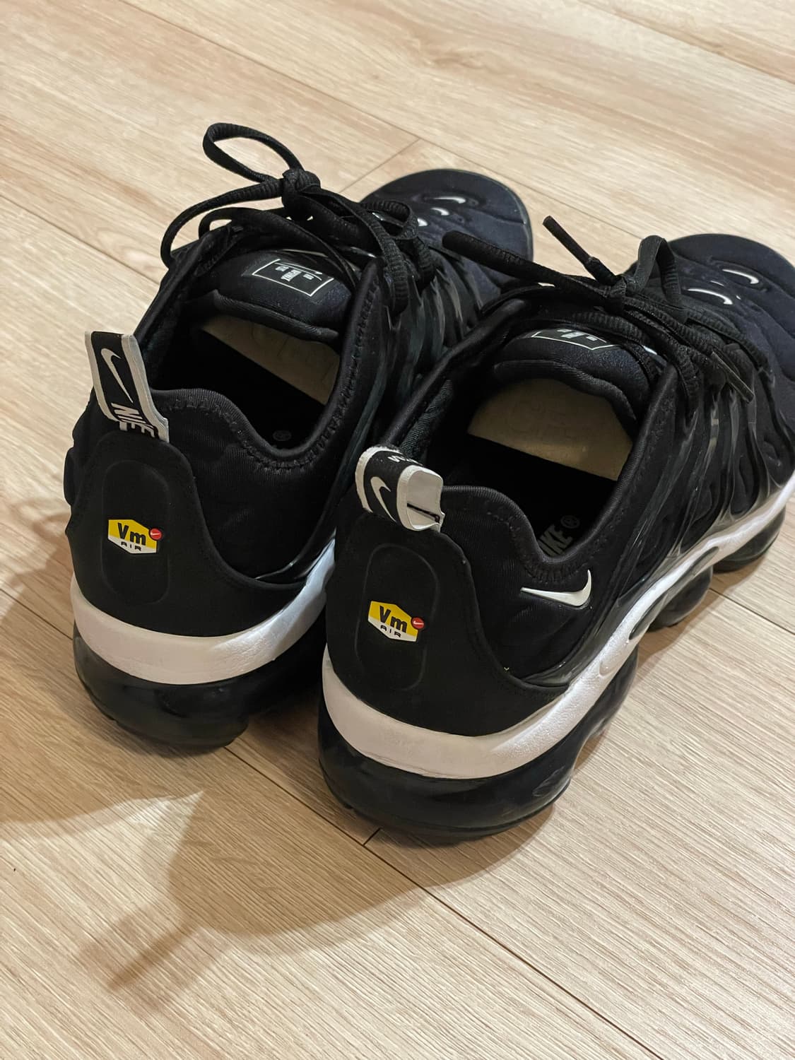 나이키 베이퍼맥스 플러스 검흰 270 상품이미지2