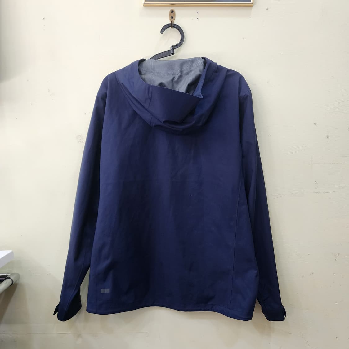 유니클로 기능성 후드 바람막이 점퍼 상품이미지3