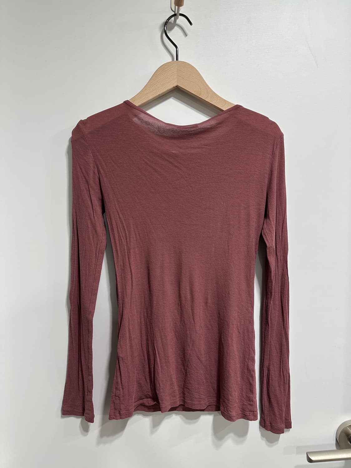 아모멘토 라운드 롱 슬리브 탑 와인 상품이미지4