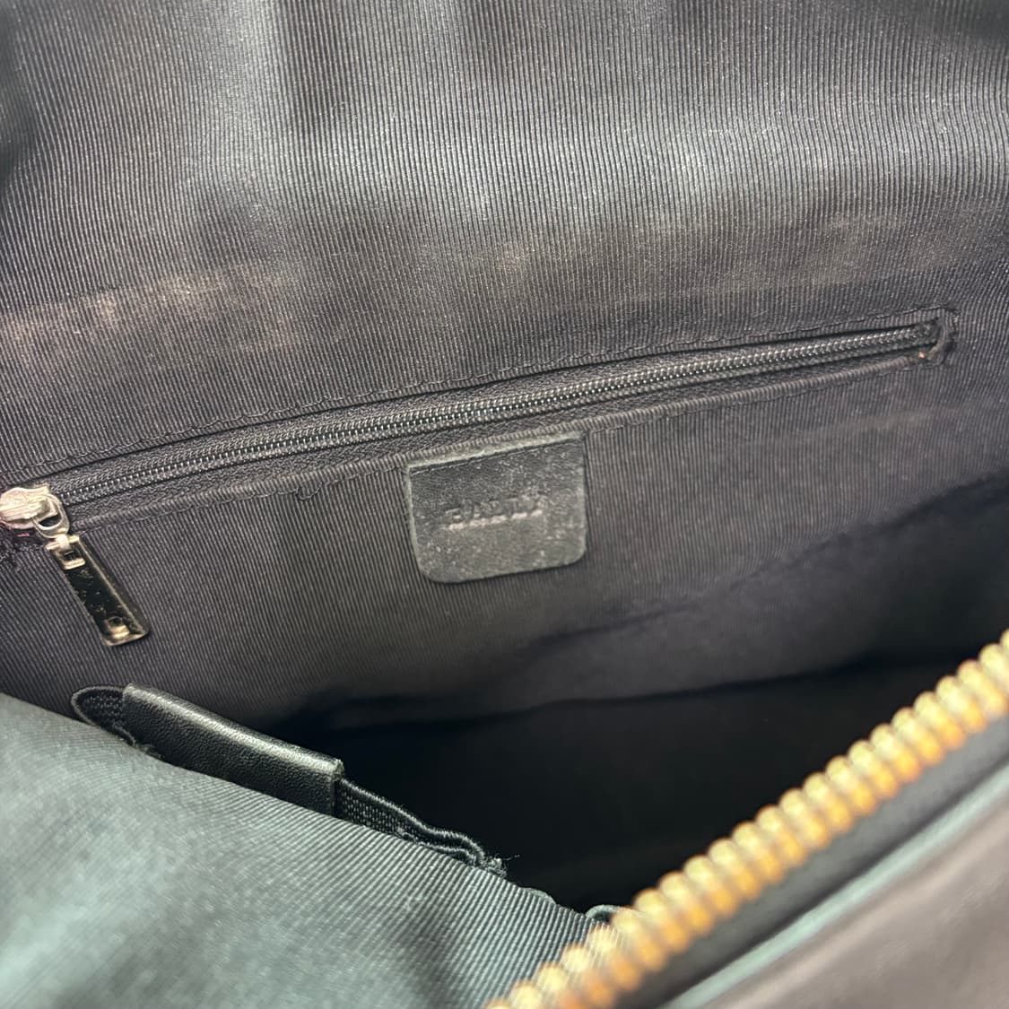 발리(BALLY) 시그니처 스트라이프 레더 메신저 백 블랙 상품이미지4