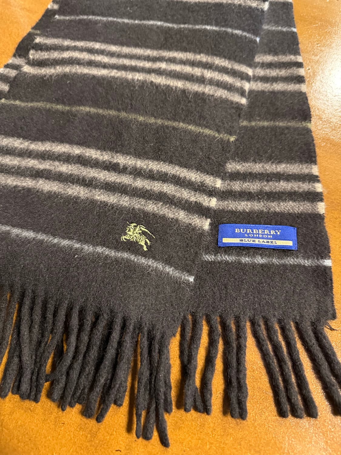 버버리 BURBERRY 블루라벨 스트라이프 캐시미어 머플러 블랙 상품이미지3