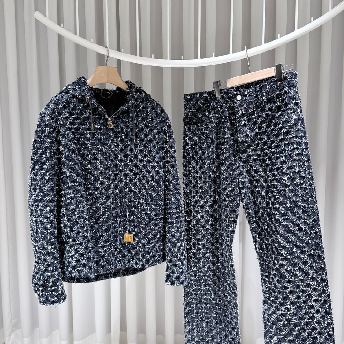 (S/50,32) / 루이비통 신상 플록드 모노그램 데님 셋업 상품이미지1