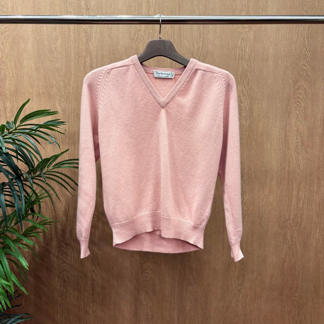 버버리 브이넥 울 앙고라 니트 스웨터 트위스트 조직 디테일 페일 핑크 상품이미지1