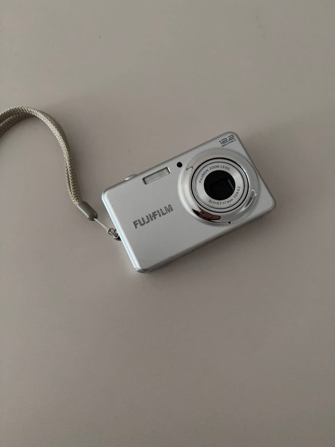 후지필름 FinePix J30 실버 | 르세라핌 채원·레드벨벳 슬기 디카 상품이미지1