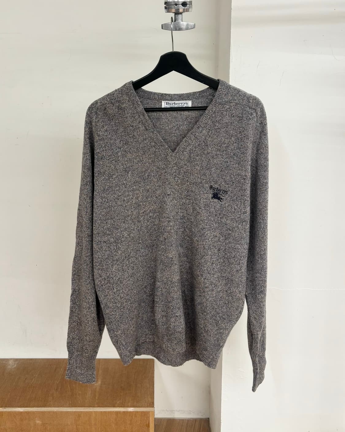 버버리 빈티지 그레이 브이넥 울 니트 상품이미지1