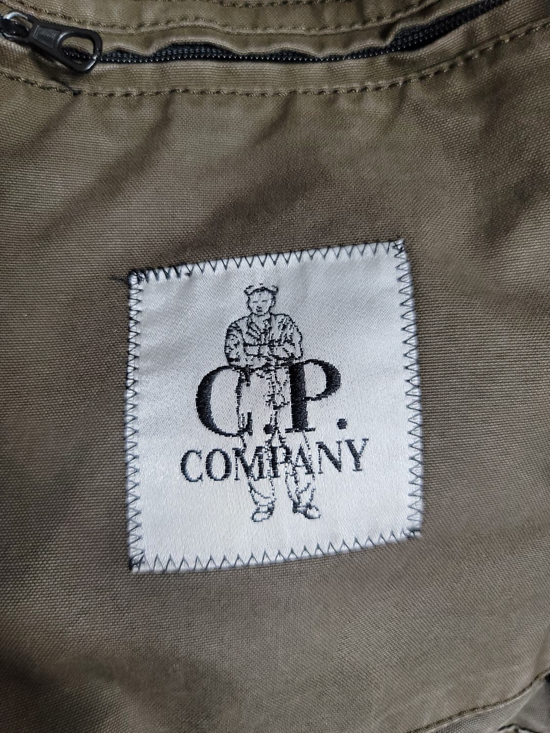 cp컴퍼니 야상 필드자켓 95정사이즈 상태굿

 상품이미지8