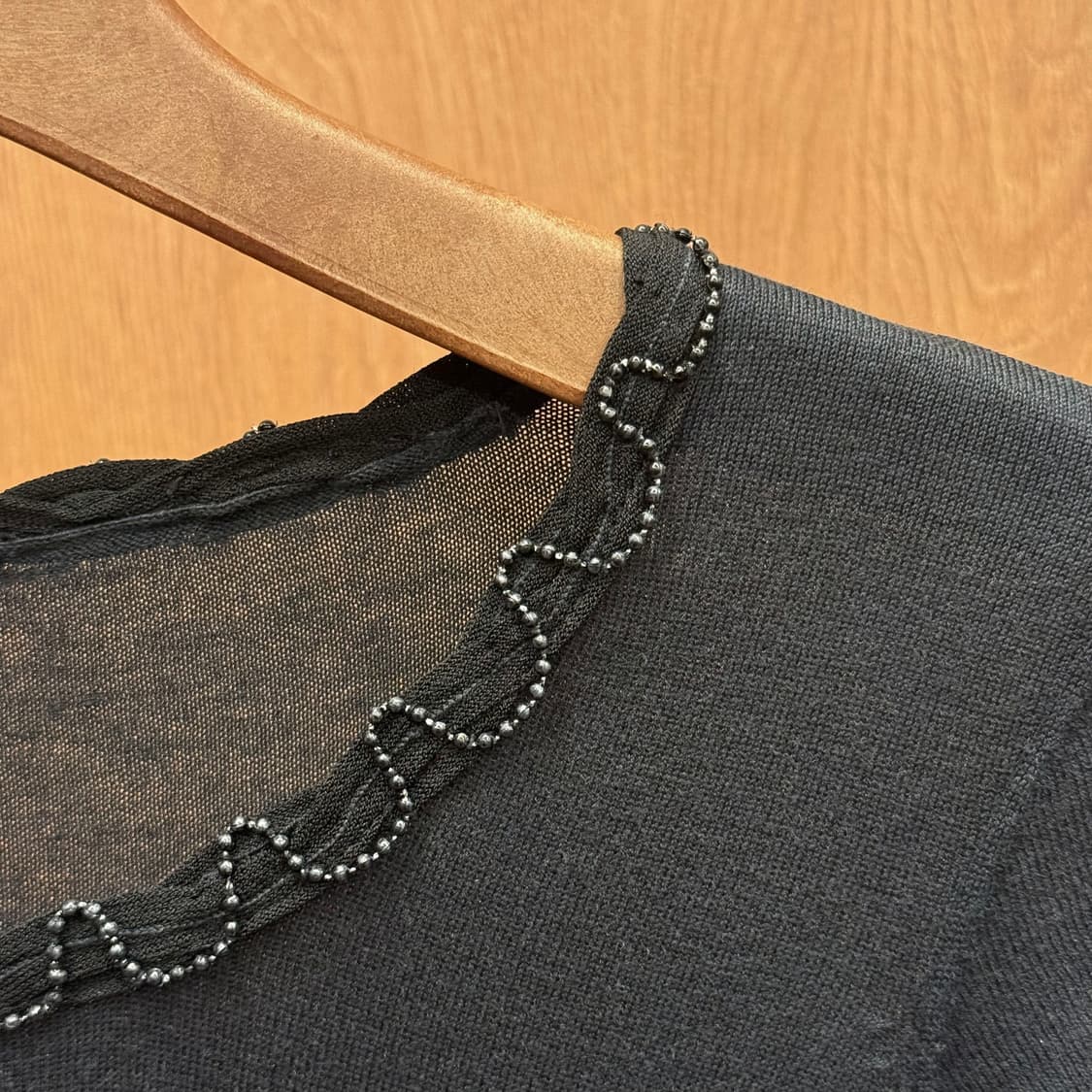 아르마니 콜레지오니 비즈 스캘럽 넥 반팔 니트 실크 블랜드 블랙 상품이미지6