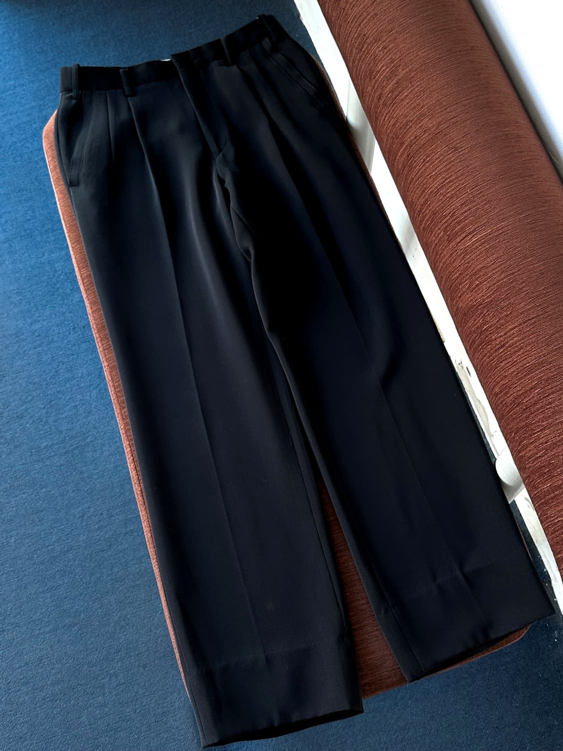 Light poly 2 tuck straight trousers 상품이미지3