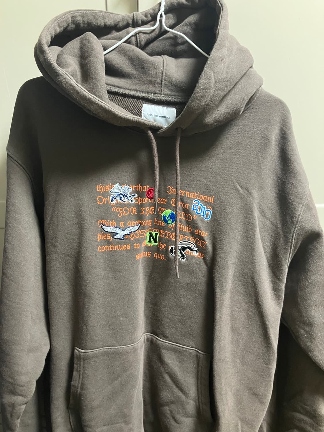 디네뎃 스티커 후드티 상품이미지3