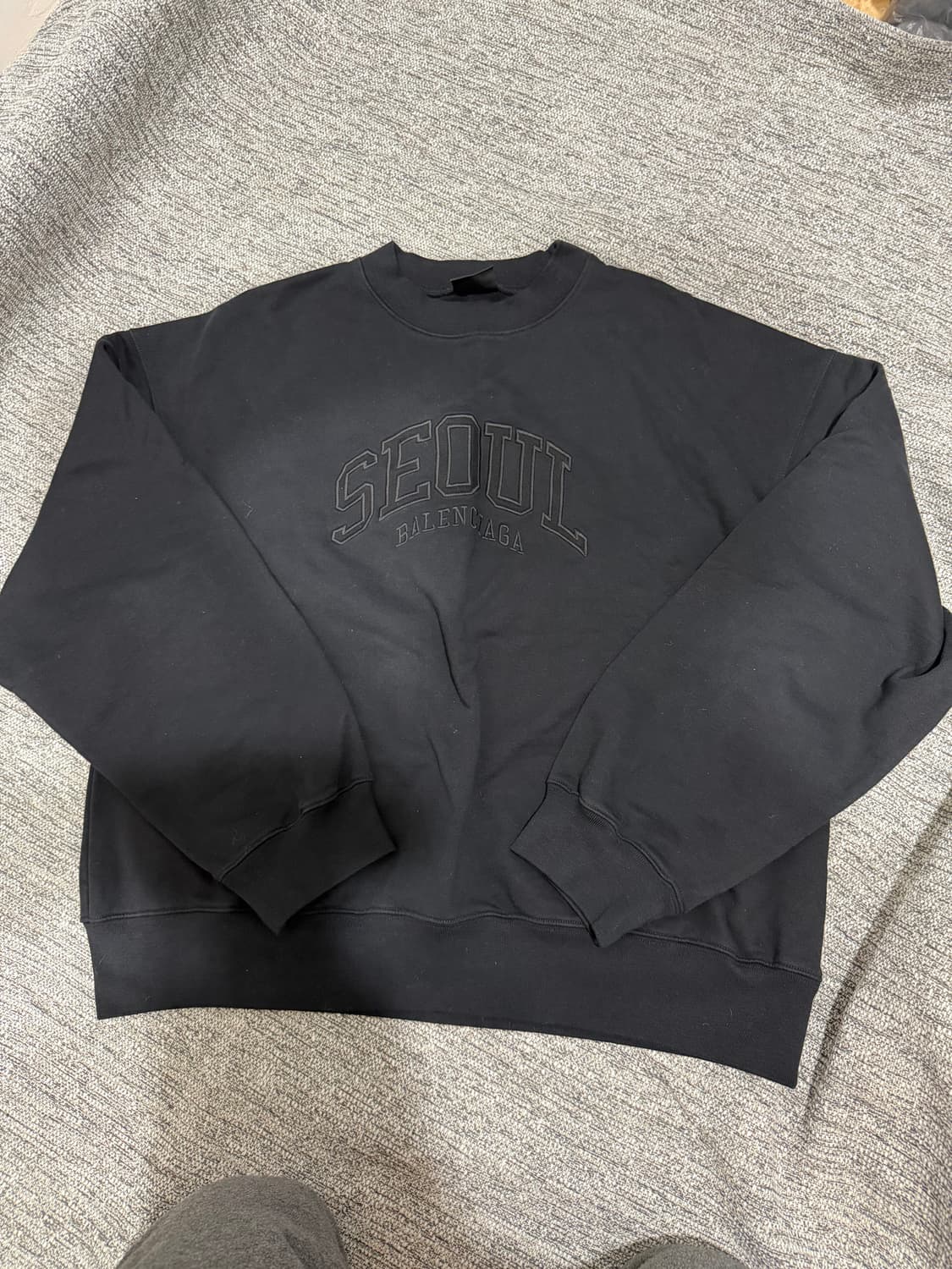 발렌시아가 서울 맨투맨 100-105 상품이미지1