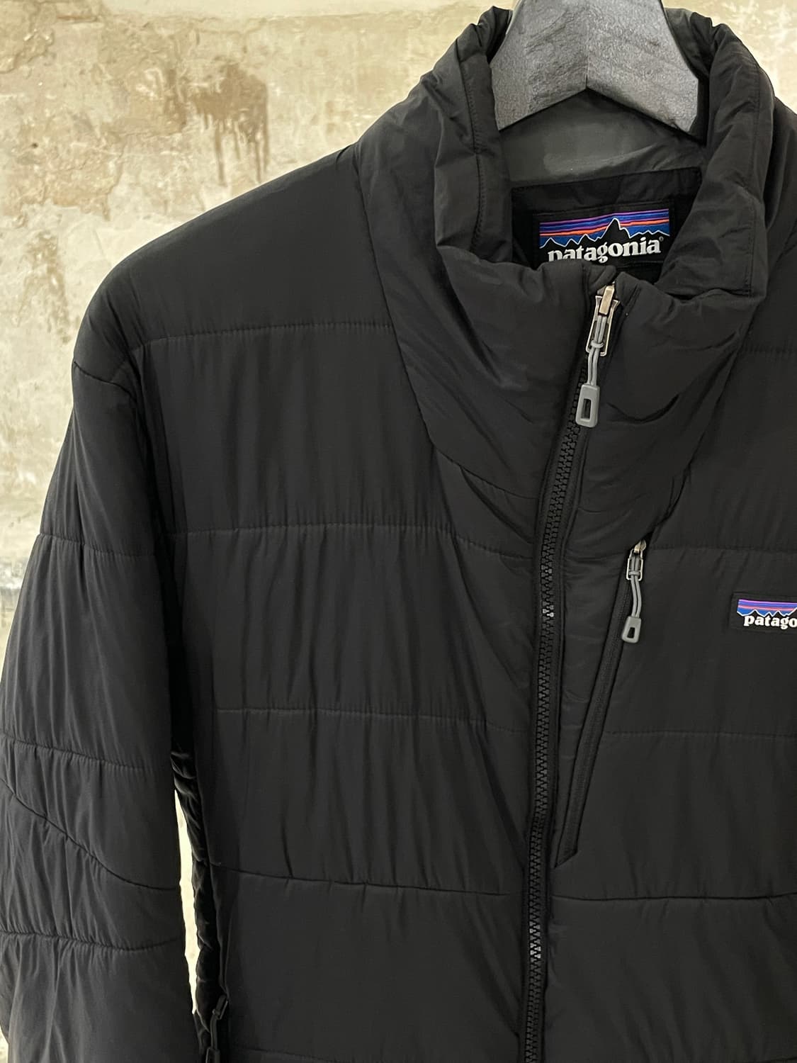파타고니아 맨즈 블랙 하이퍼 퍼프 자켓 상품이미지2
