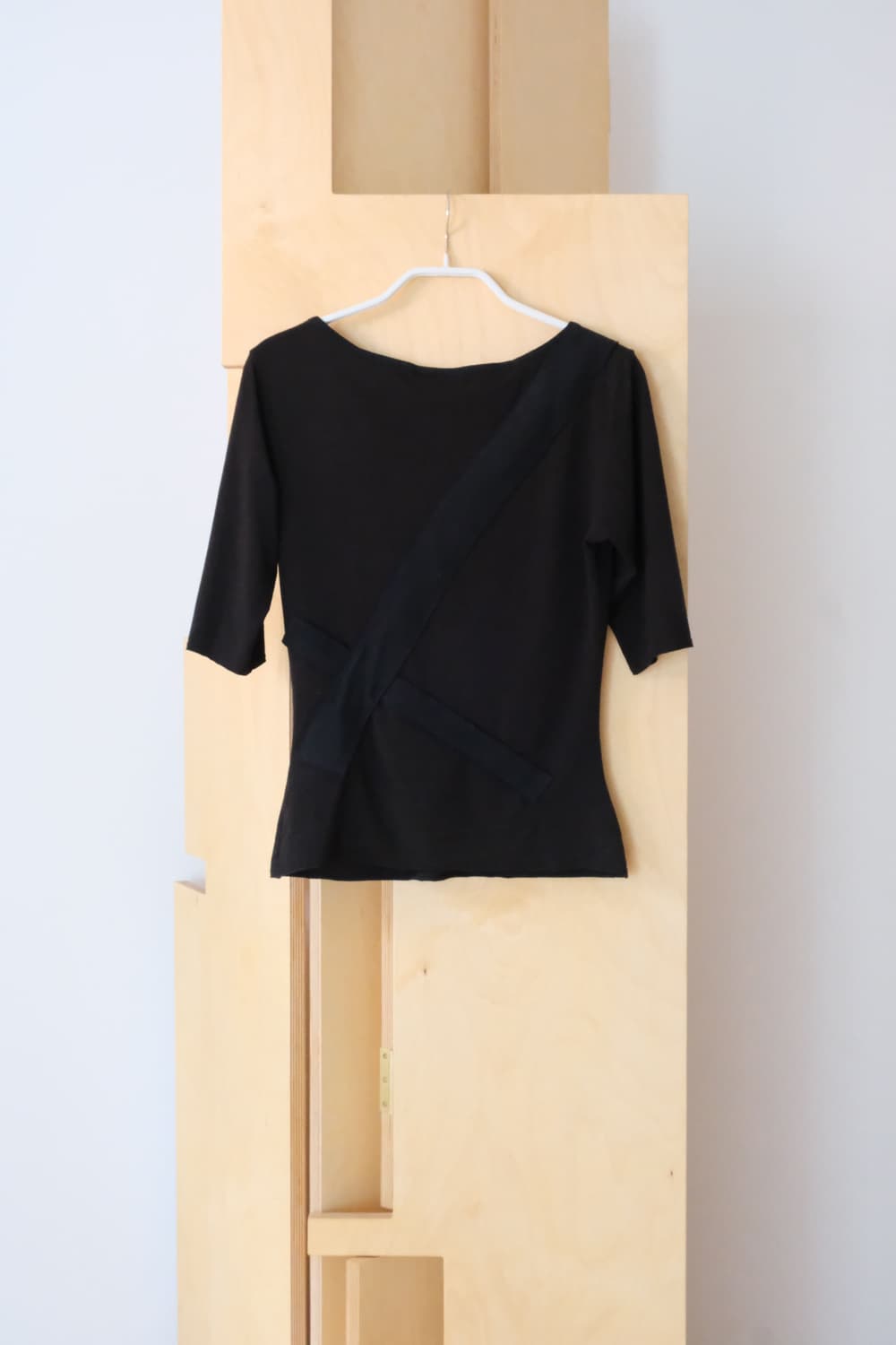 ISSEY MIYAKE Cross Strap Drape Top 상품이미지2