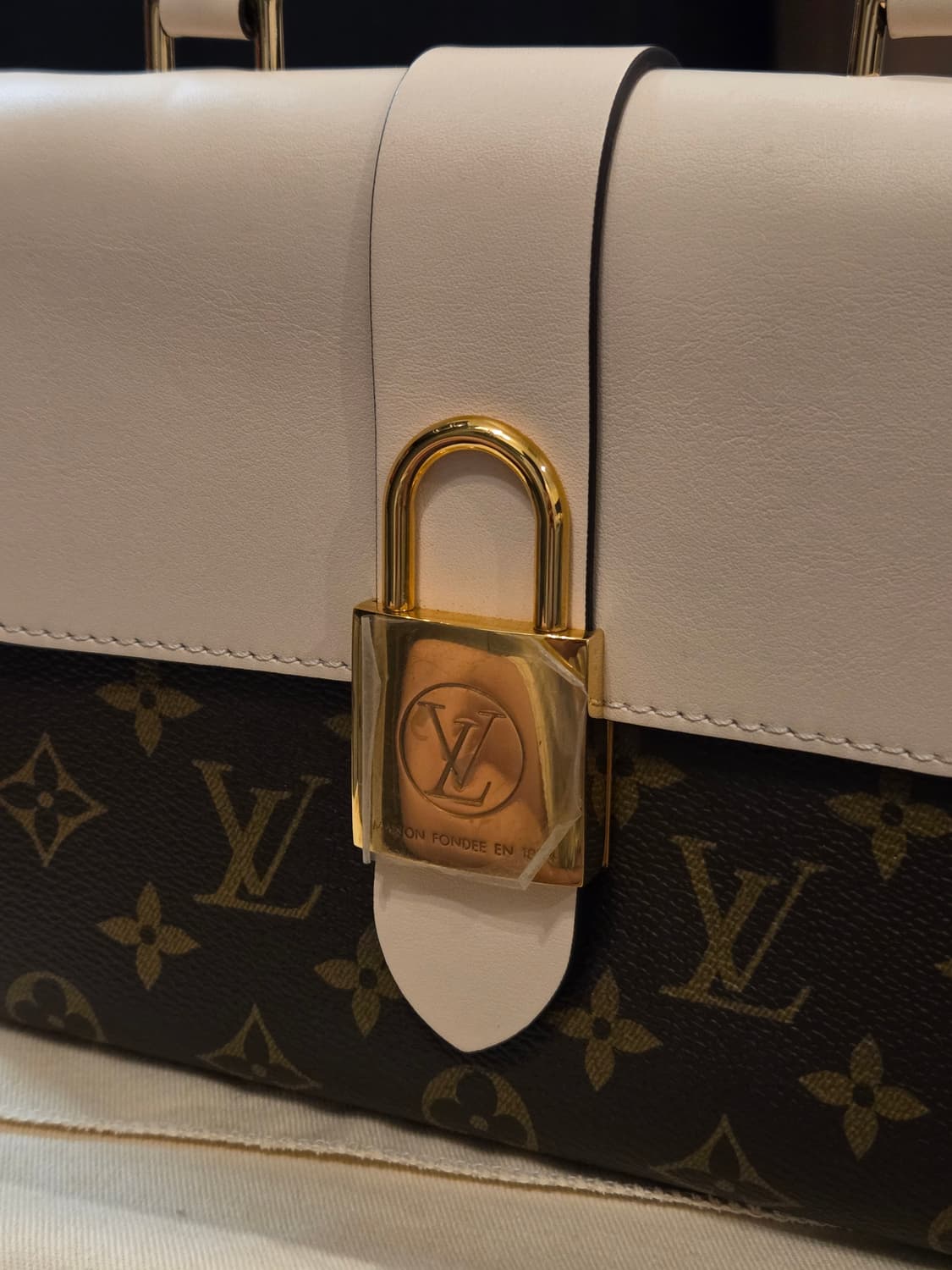 루이비통 록키BB 토트 숄더백 단종모델 아이보리 상품이미지3