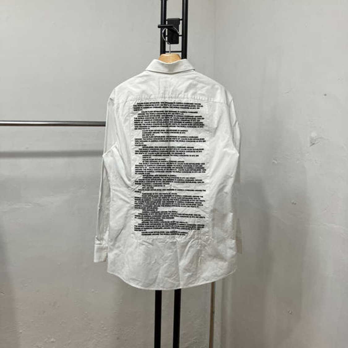 캘빈클라인(Calvin Klein) 레터링 프린트 화이트 셔츠 상품이미지4