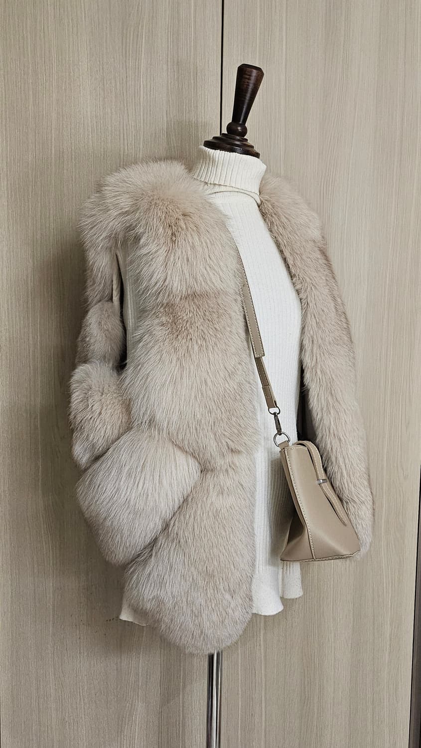 애쉬브라운 시가폭스 페이크퍼 베스트 (M) 55~66 시착 새상품 상품이미지5