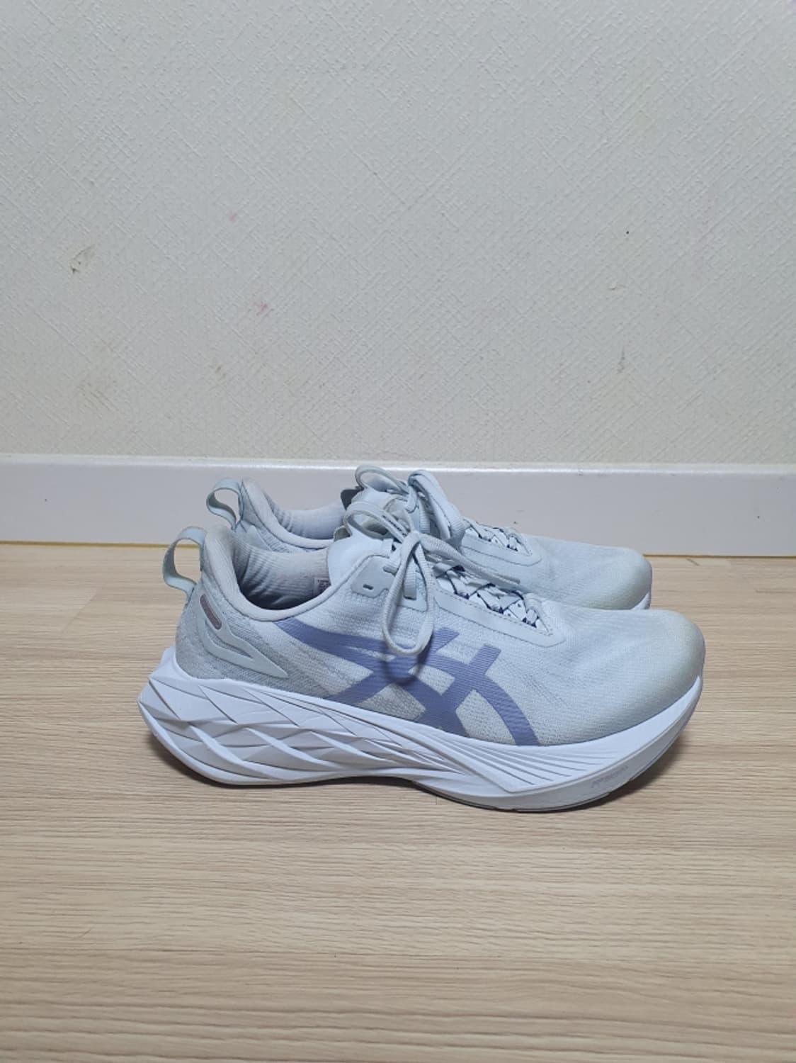 아식스 노바블라스트 4 LE 러닝화 265 상품이미지1