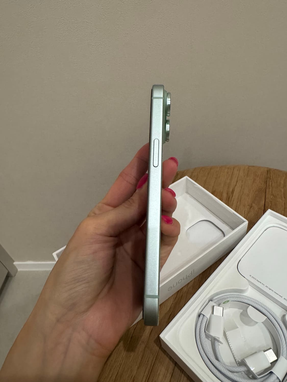 [최최상급! 상태 거의완벽!]민트 아이폰 15 256GB 육안으로보이는  상품이미지5