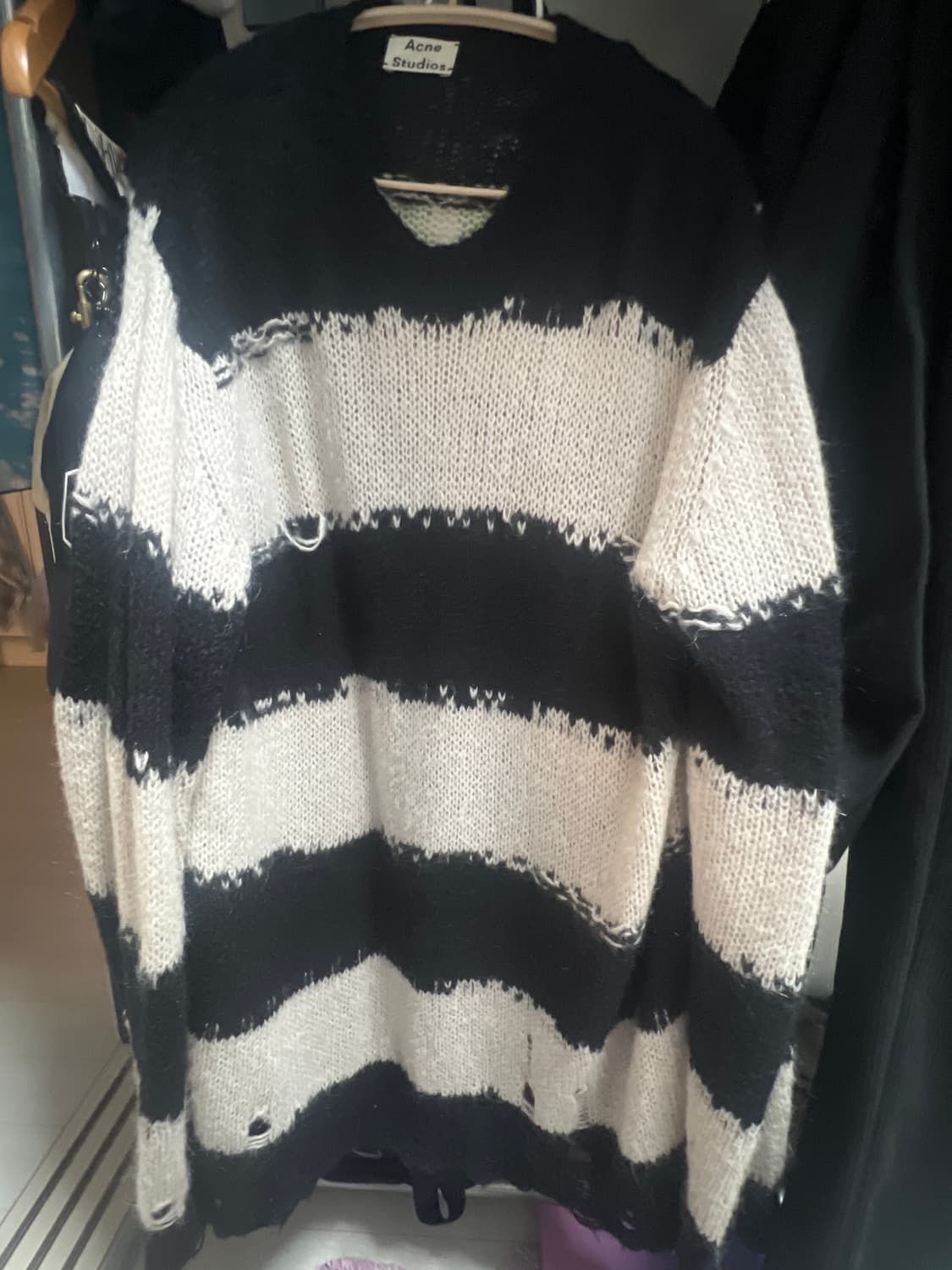 아크네 스트라이프 니트 상품이미지1