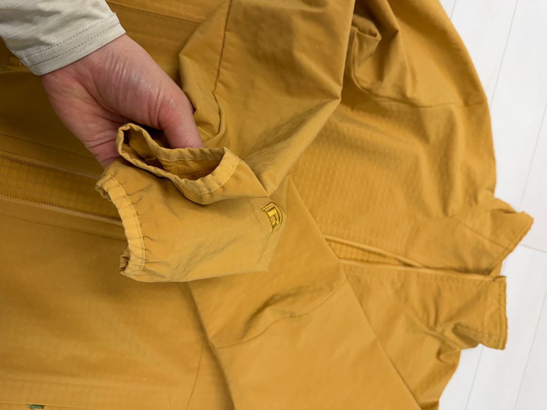 파타고니아 r1 M 사이즈  상태 9.9/10 밝은상품인데도 불구하고 오 상품이미지2