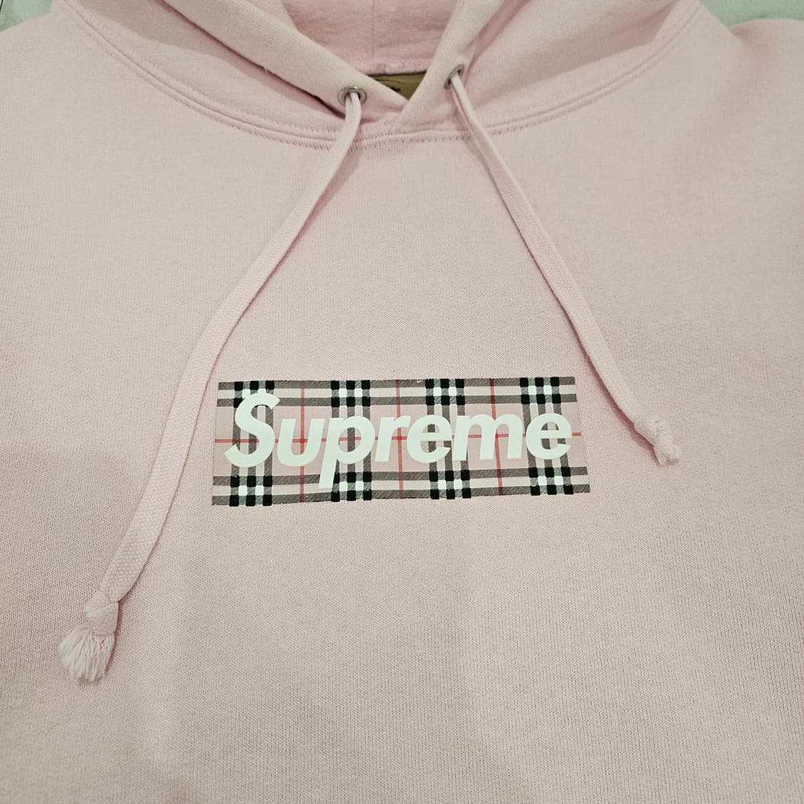 정품 슈프림 x 버버리 미들로고 핑크 후드티 상품이미지3