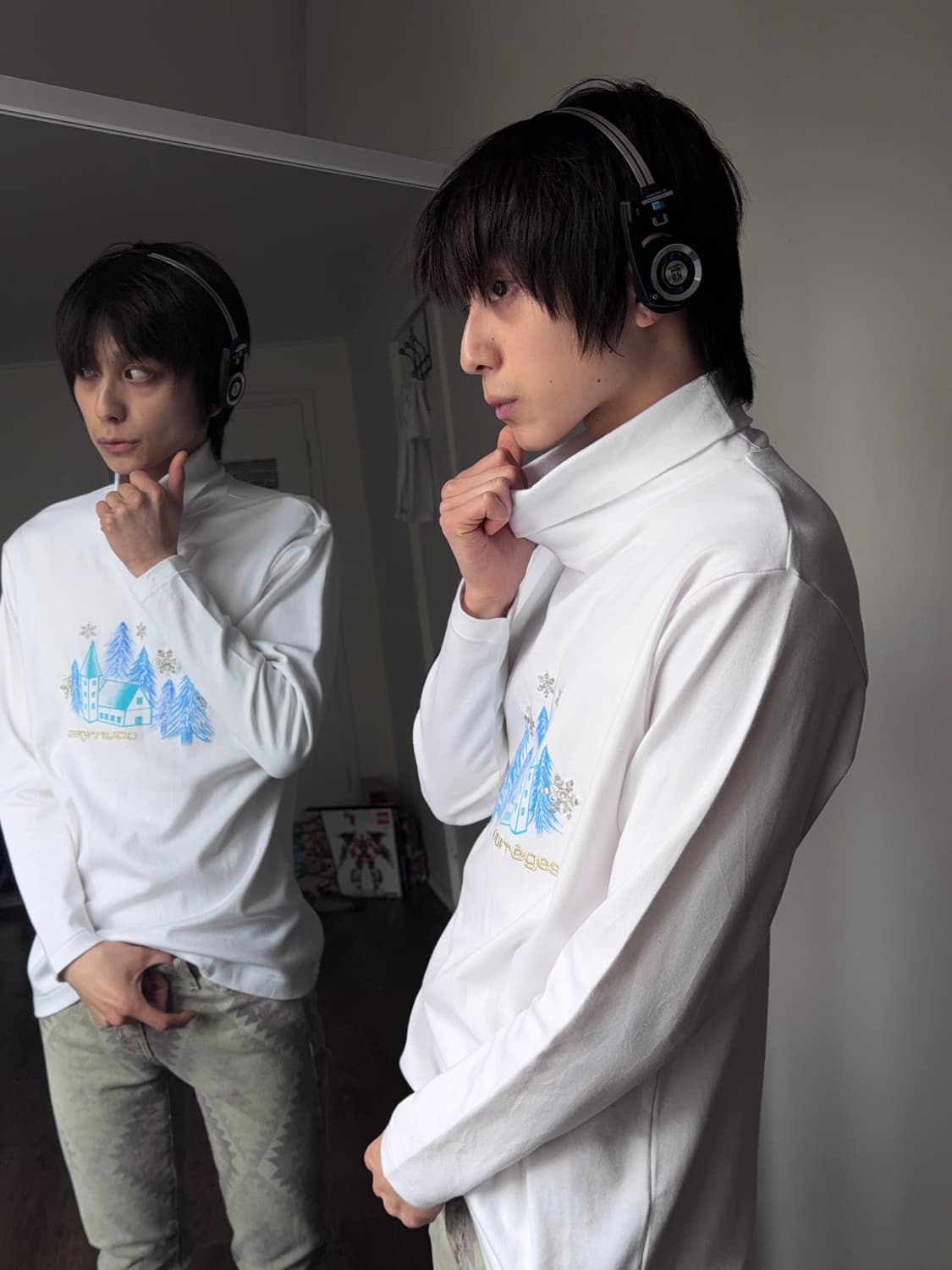 Courrèges "눈 내리는 숲 속의 집" 폴라 슬리브 상품이미지1