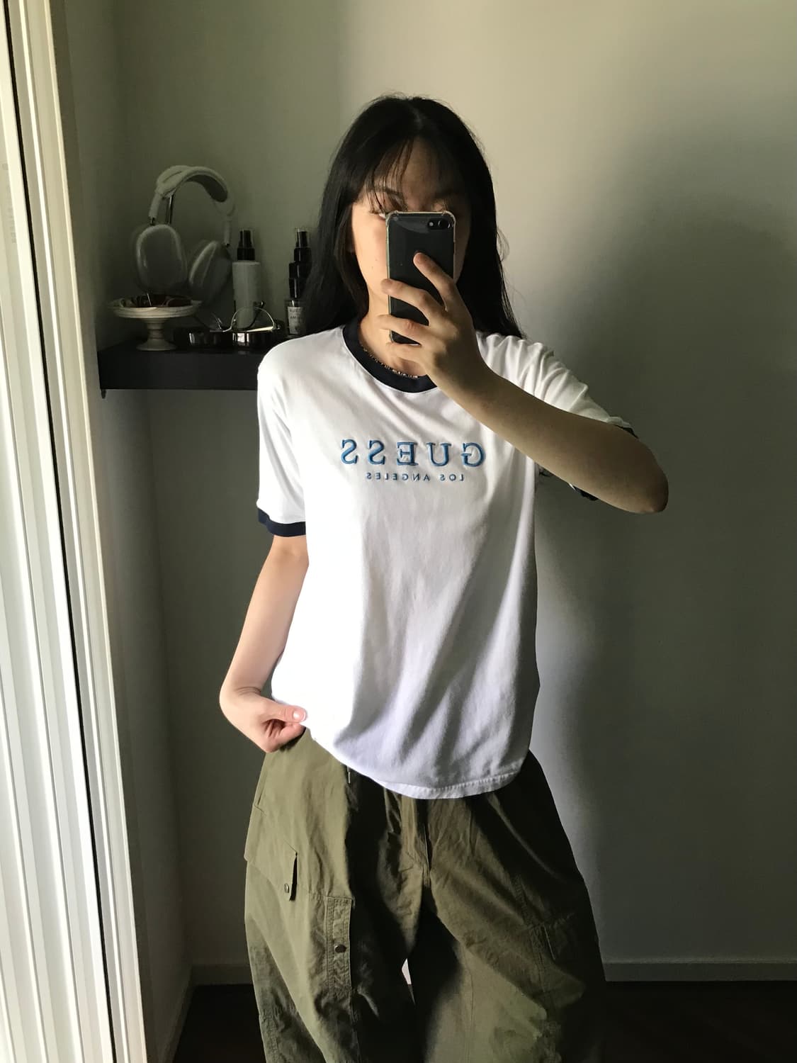 게스 중앙 스펠아웃 자수 로고 링거티 상품이미지1