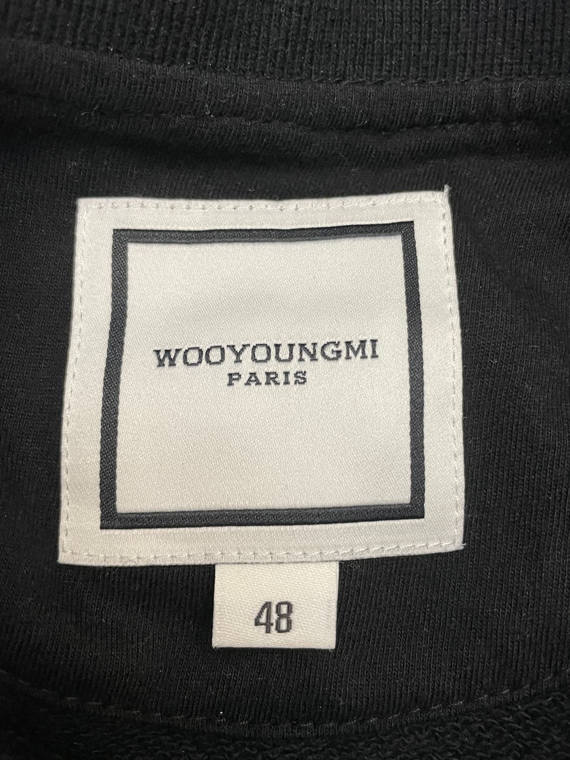 우영미 웨이브 그래픽 백로고 스웻셔츠 블랙 24FW 상품이미지5