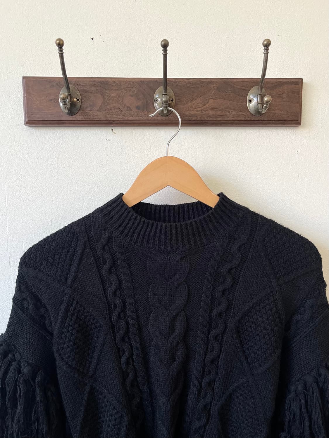 EMODA 테슬 블랙 스웨터 상품이미지3