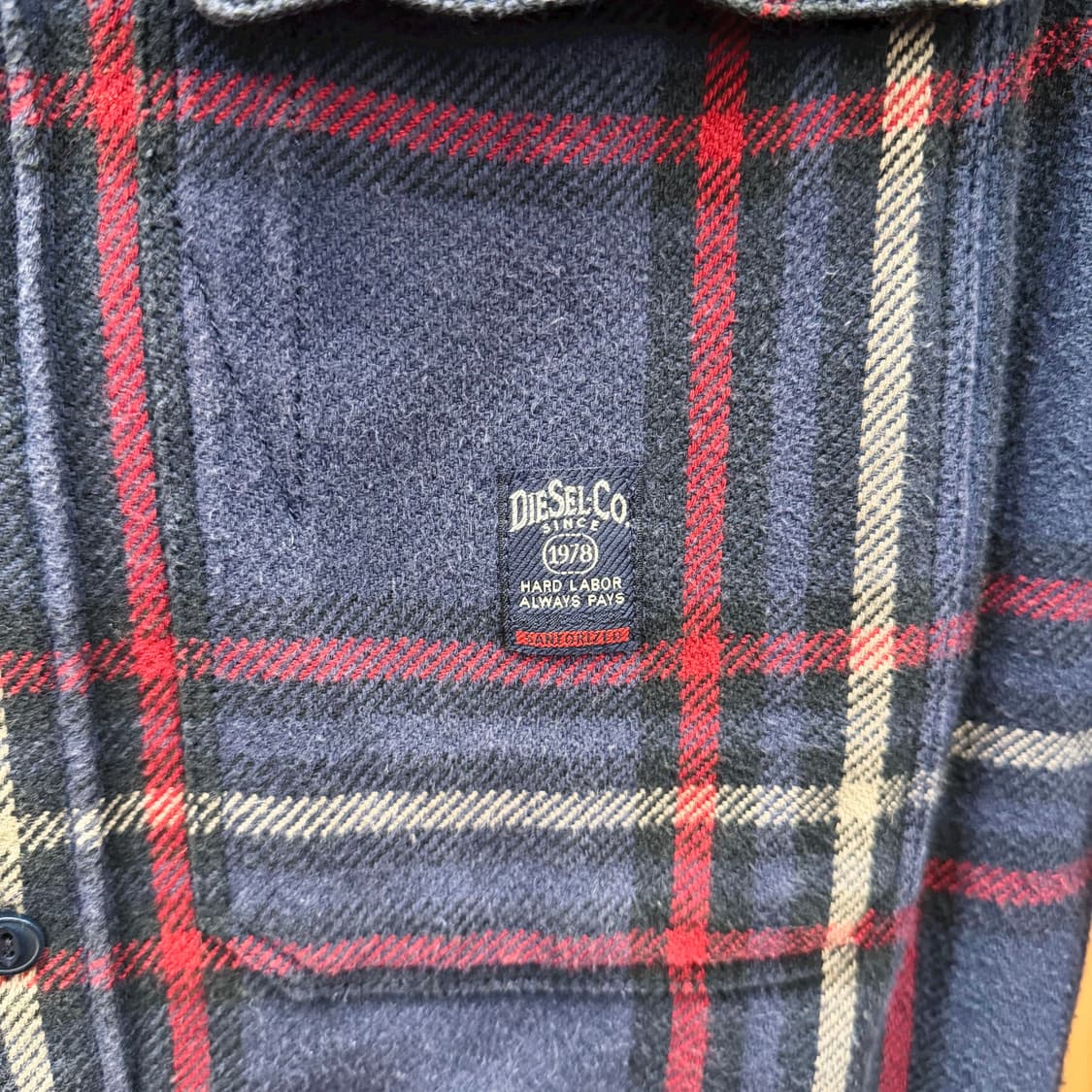 디젤 코튼 긴팔 셔츠 플랩 포켓 로고 자수 패치 디테일 레귤러핏 블루 상품이미지6