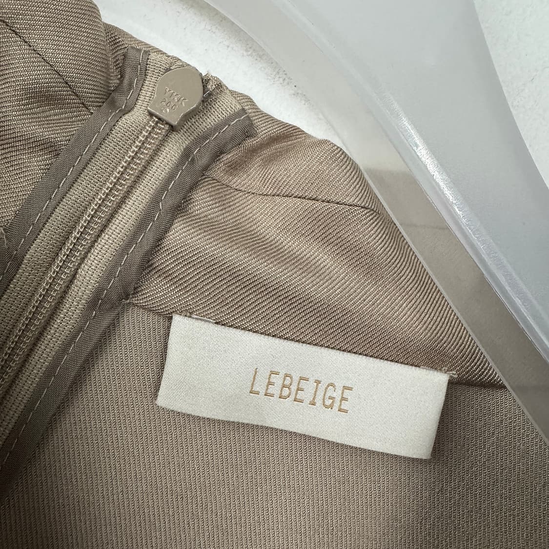 르베이지 오픈 칼라 티 블라우스 상품이미지2