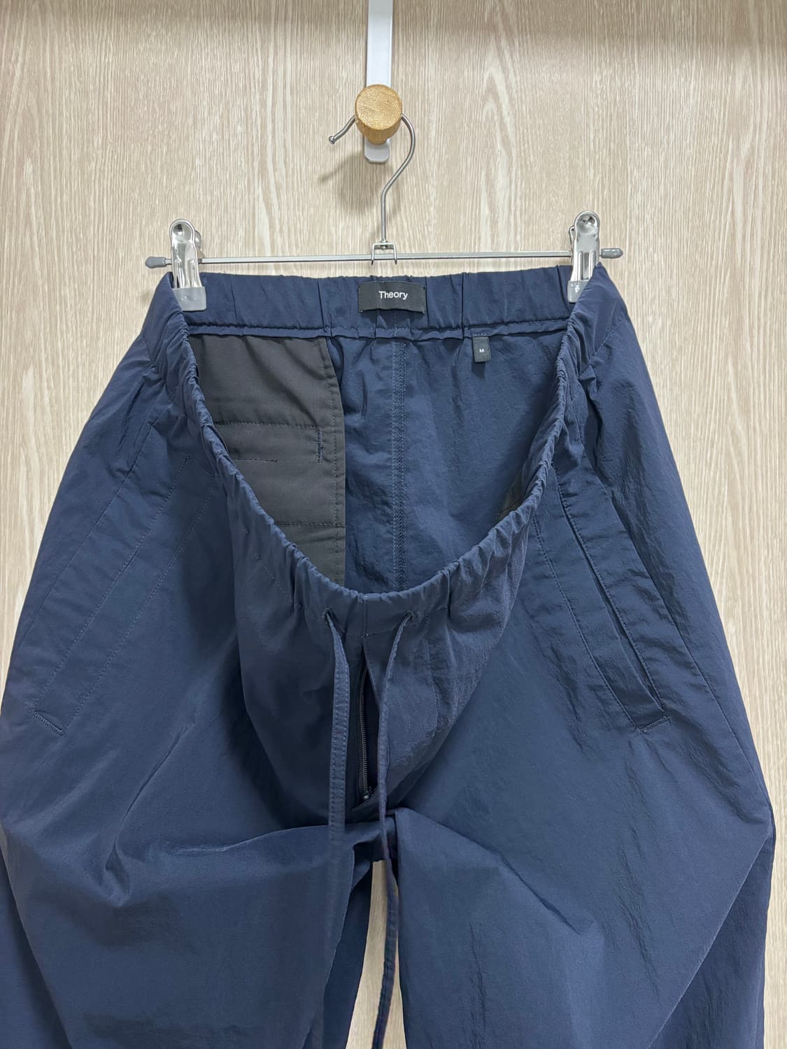 24SS새상품급)띠어리 Nevins 나일론텍스쳐 밴딩팬츠M/네이비 상품이미지4