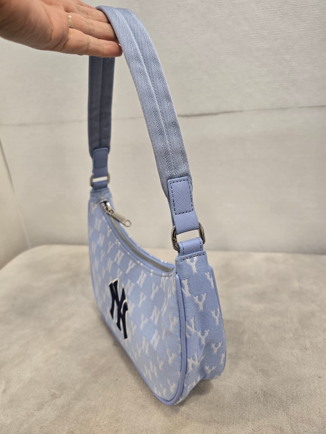 MLB NY 모노그램 호보백 토트백 숄더백 하늘색 상품이미지4