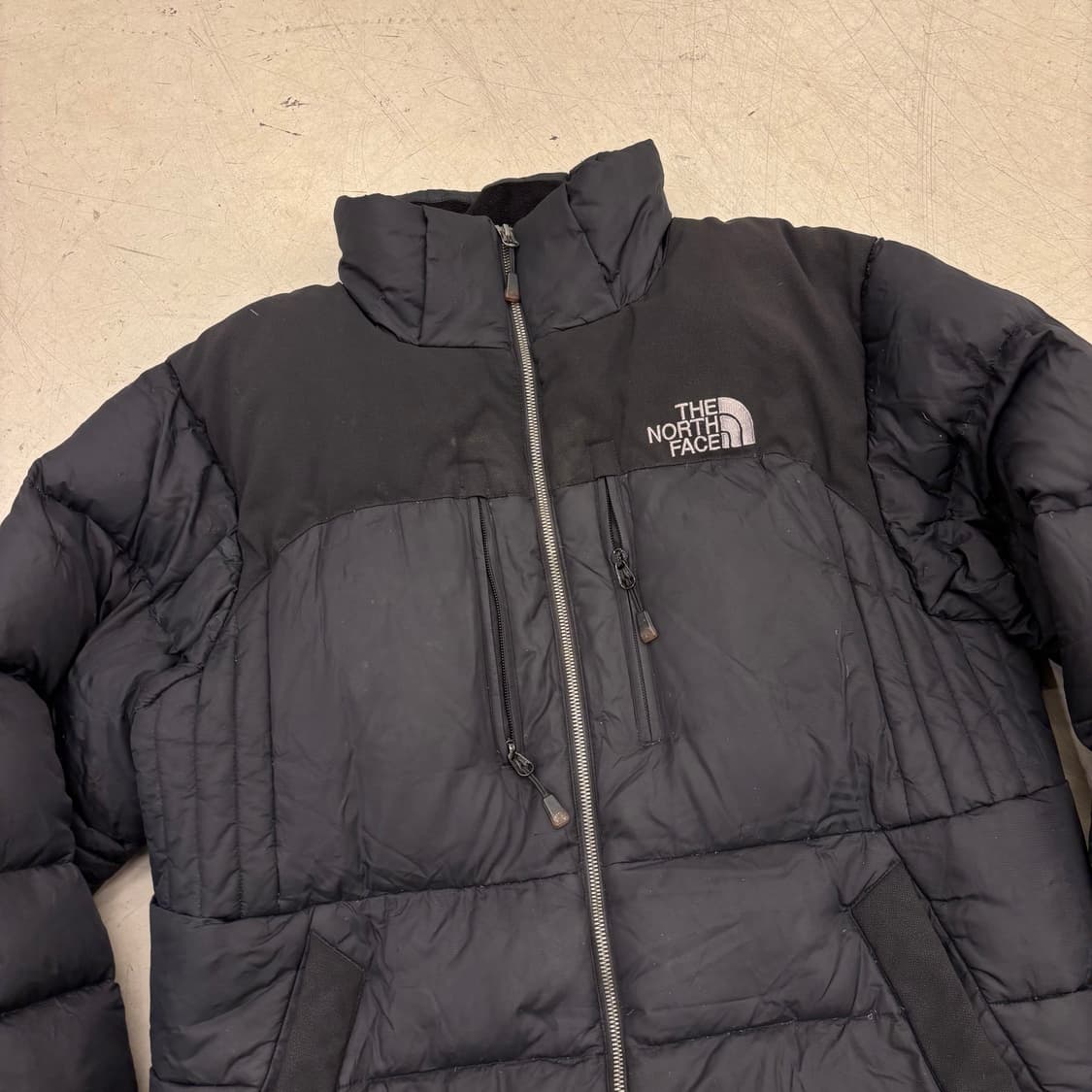 노스페이스 블랙 데미지 구스다운 패딩 상품이미지2