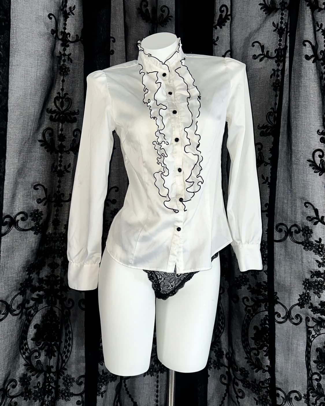 Gothic lace blouse 상품이미지1