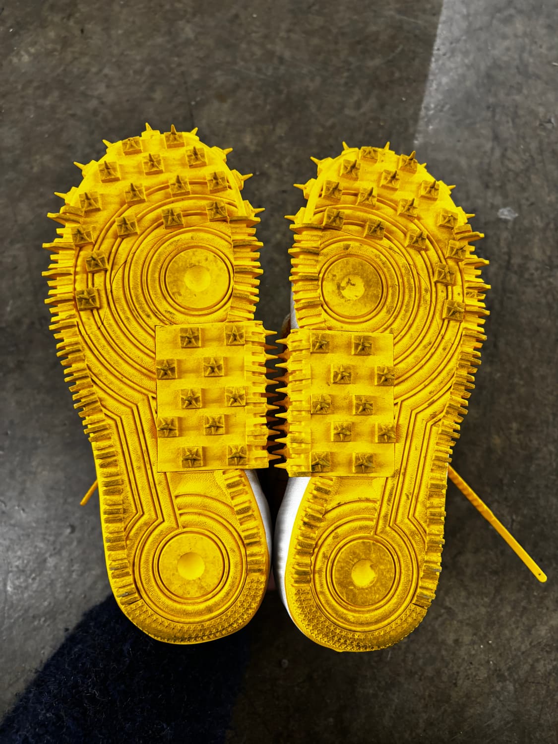 나이키 X 오프화이트 에어포스1 미드 옐로우 230 상품이미지6