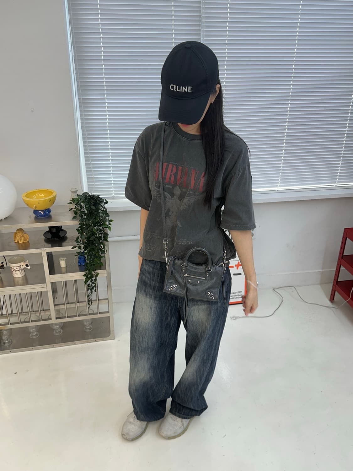 ❌예약중[SA급 정품] 발렌시아가 시티 모터백 나노 다크그레이 상품이미지8