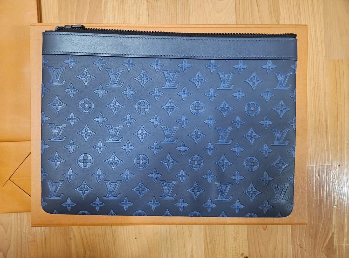 (정품/풀구성) 루이비통 쉐도우 포쉐트 블루 GM 클러치 상품이미지3