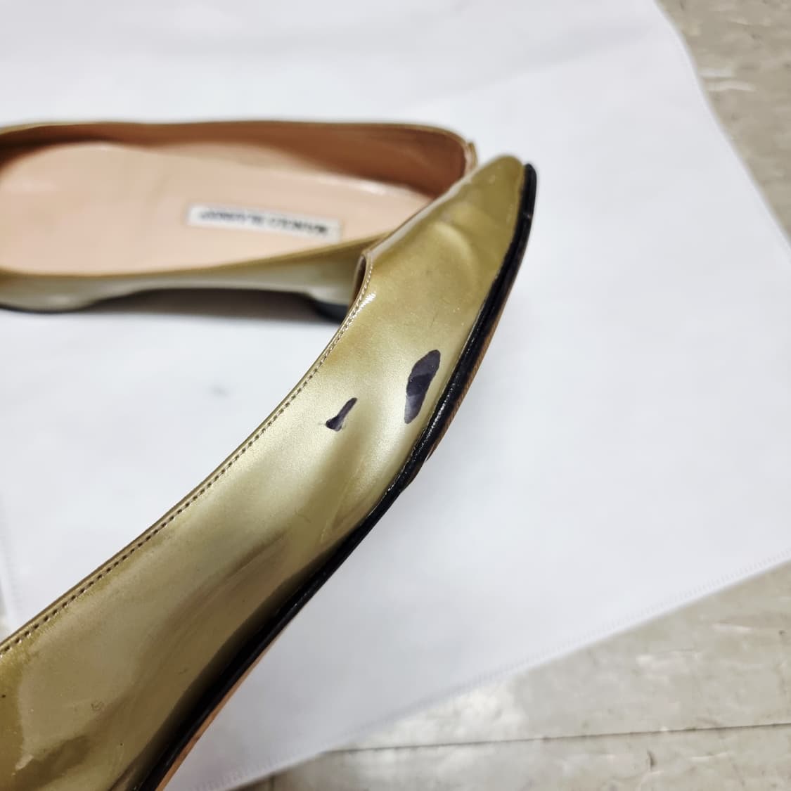 마놀로블라닉 옐로우골드 레더 플랫슈즈 단화 구두 신발 (245/37.5) 상품이미지3