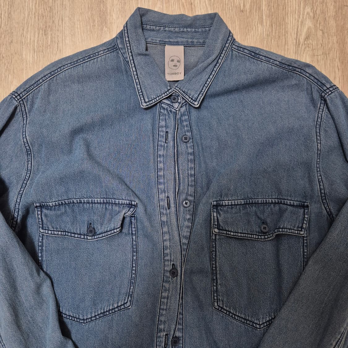 스튜디오 톰보이 여성 워싱 데님 셔츠 상품이미지2