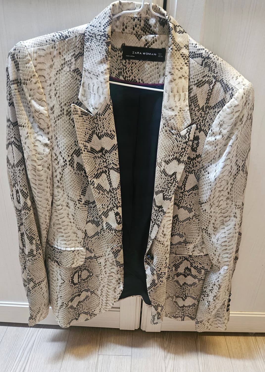 자라 뱀피 새틴 자켓 상품이미지1