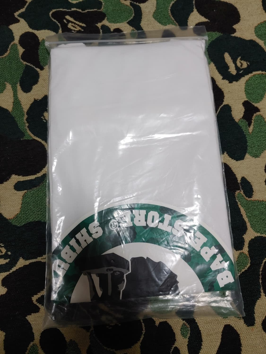 [2XL] 베이프 25SS 시부야 매장 한정 비지워크 모아이사루 반팔티 상품이미지3