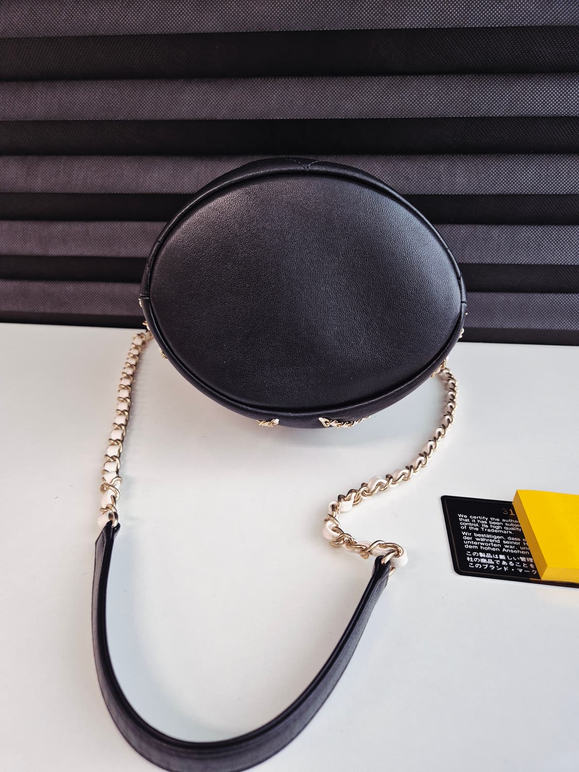 샤넬 드로스트링 체인 버킷백 31번대 (상태 S급인정 받음) 상품이미지5