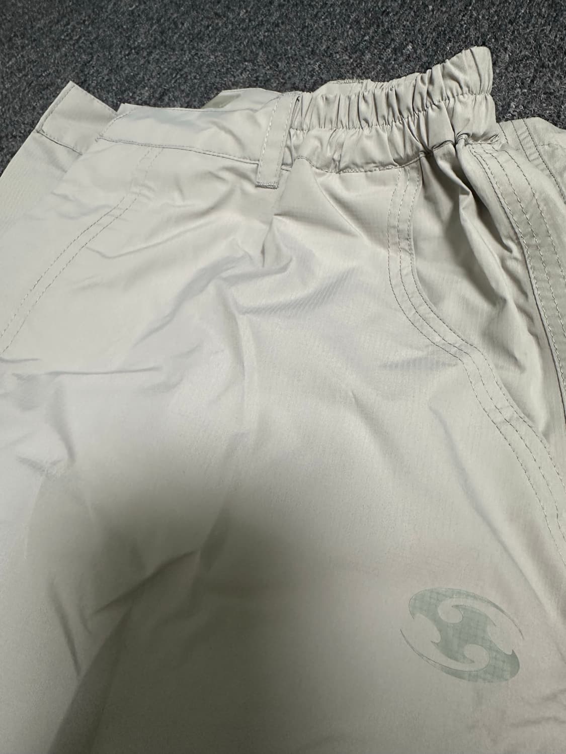 23fw 산산기어 2.5L 윈드블록 팬츠 그레이 1 상품이미지6