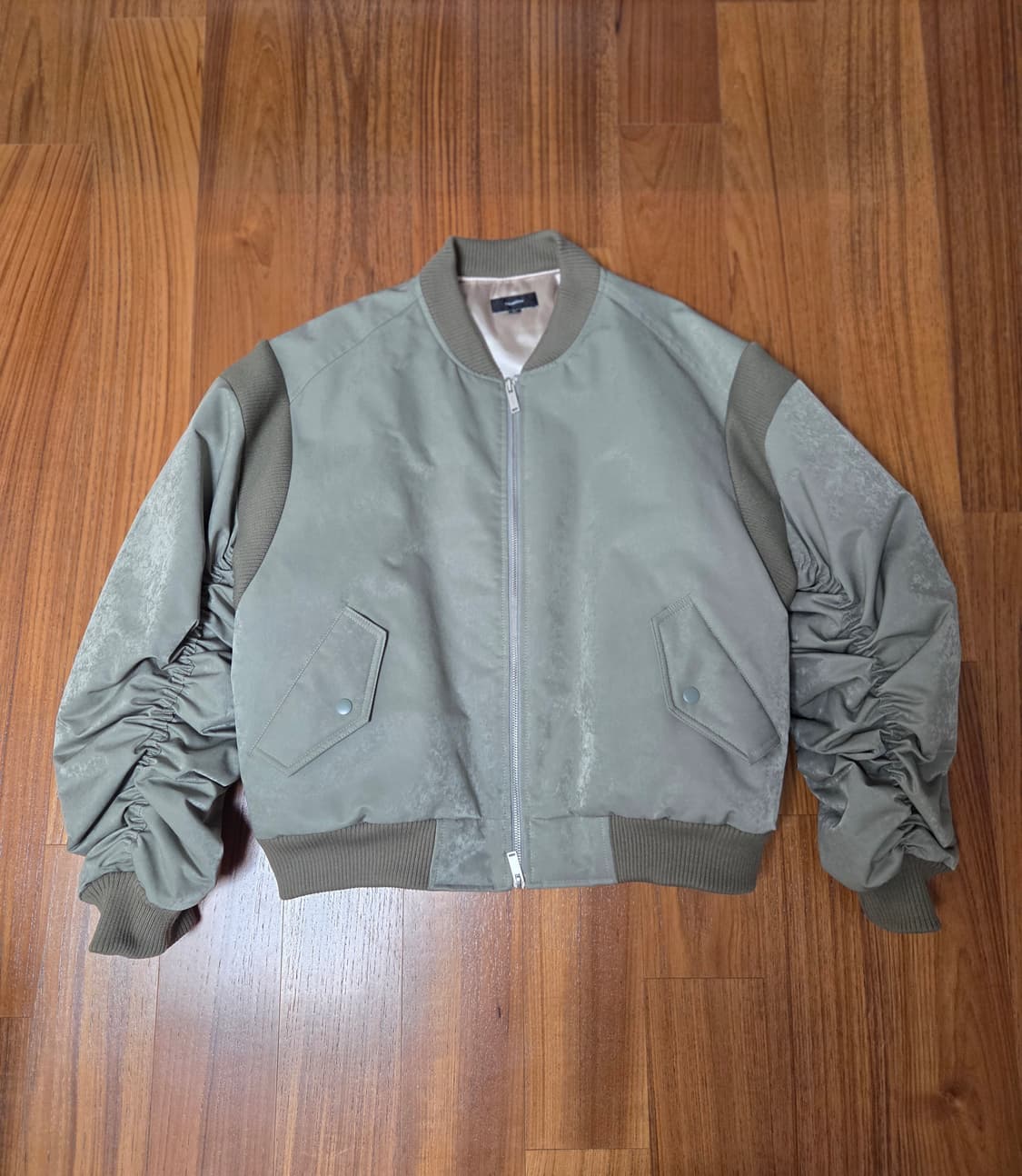 MEANTIME 카키색 셔링 봄버 자켓 상품이미지1