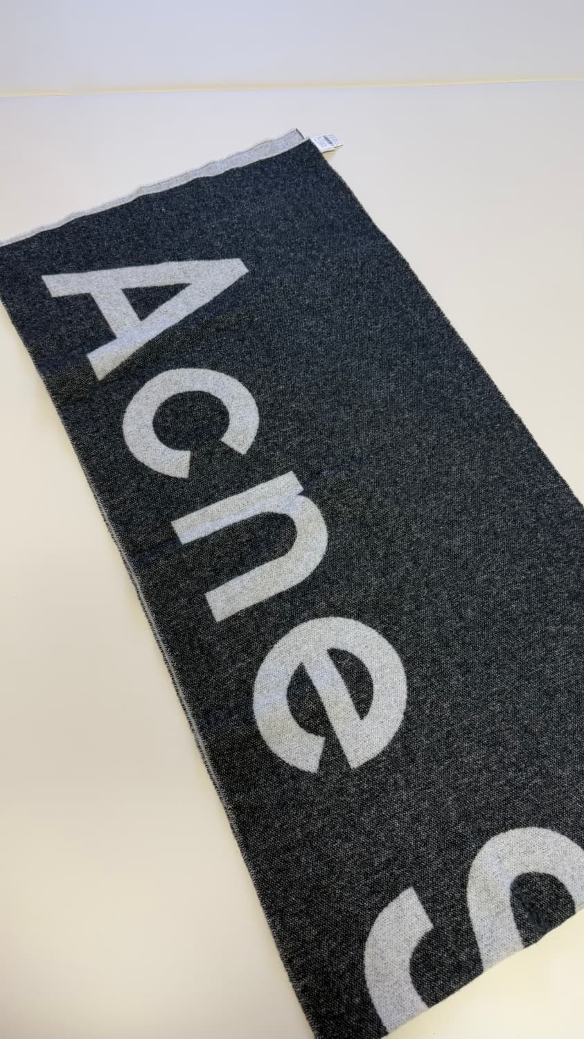 아크네스튜디오 리버시블 머플러 상품이미지1