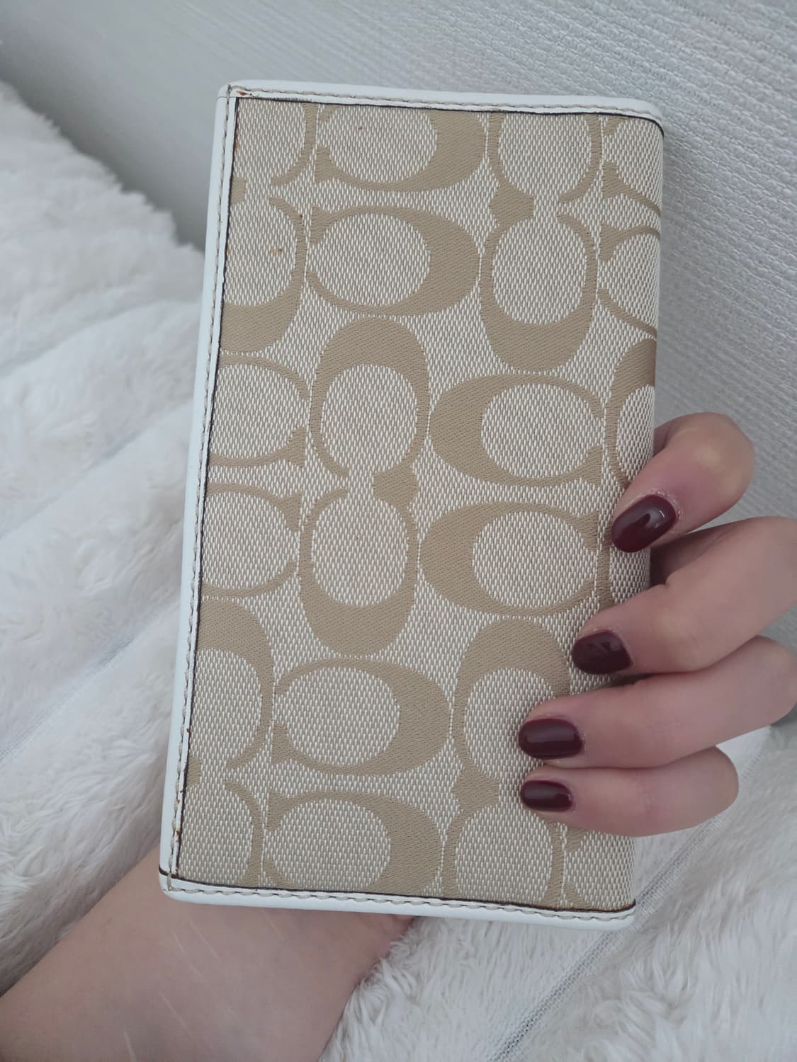 코치 지폐 수납 지갑 상품이미지1