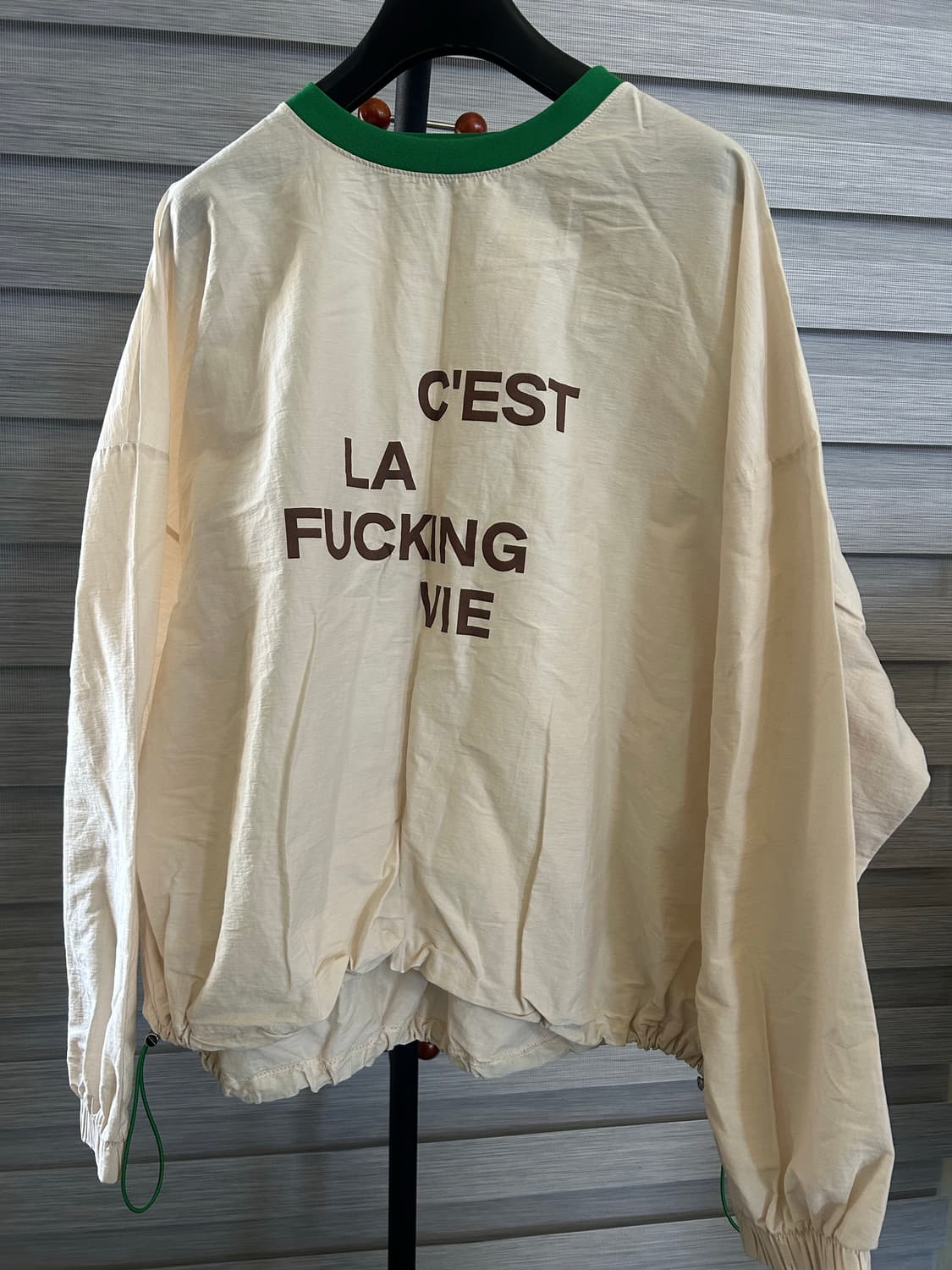 레터링 크롭 윈드브레이커 아이보리 상품이미지1