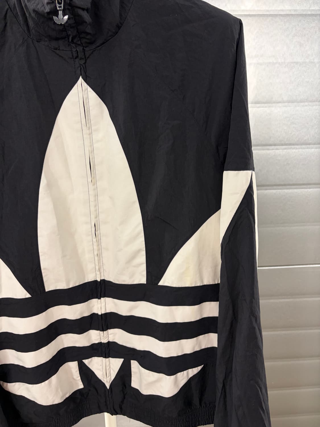 Adidas big trefoil windbreaker XL 상품이미지4
