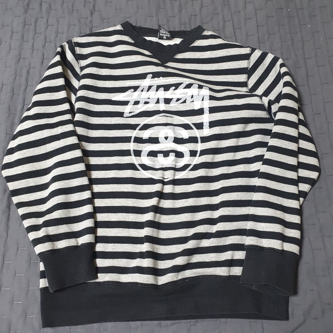 스투시 스트라이프 맨투맨 상품이미지1