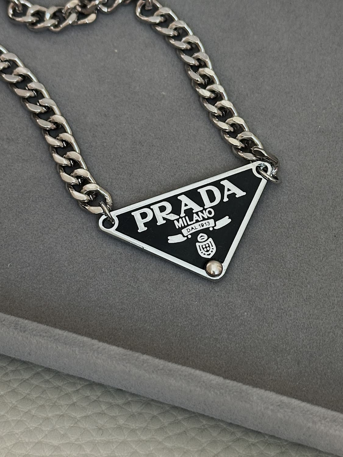 프라다 삼각 체인 목걸이 (단일재고) 상품이미지4